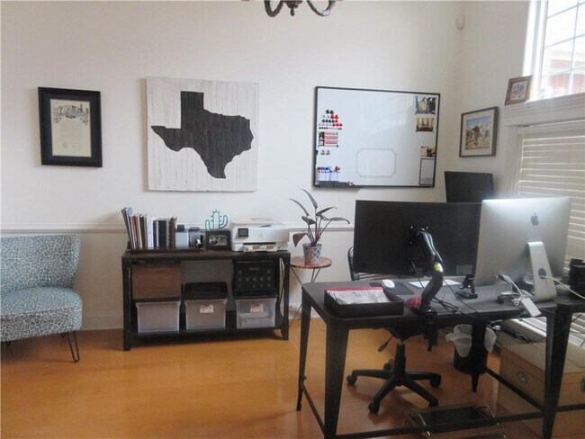 Photo - 607 SE Jamaica Dr