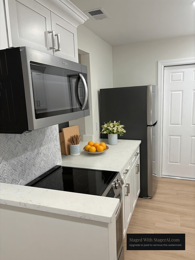 Photo - 5853 Harrison St