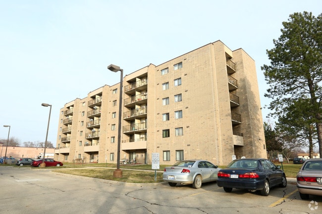 Photo - Romulus Tower