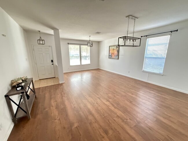 Photo - 16206 Raceway Downs