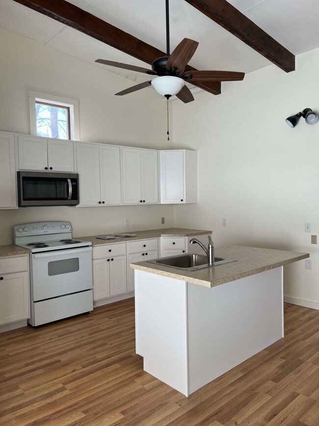 Photo - 999 Dryden Rd