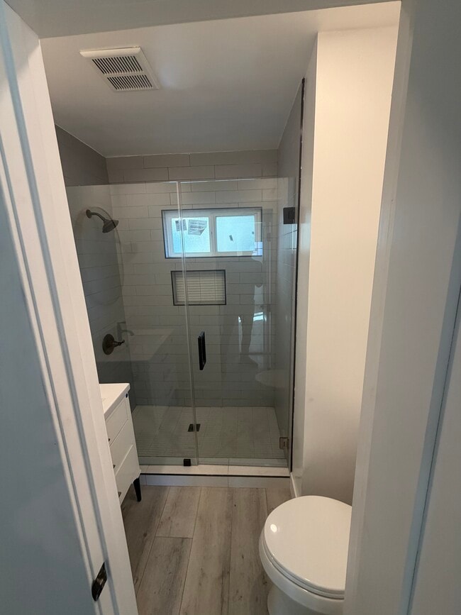 Photo - 1716 N Alexandria Ave