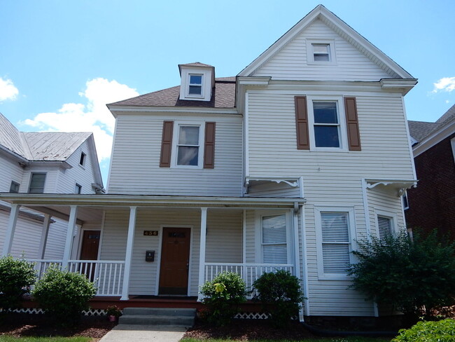 Building Photo - Elm/436 Unit A