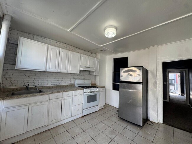 Photo - 2005 Etting St