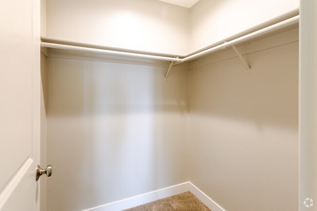 1BR, 1BA - 725 SF