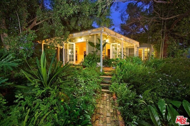 Photo - 3231 Coldwater Canyon Ln