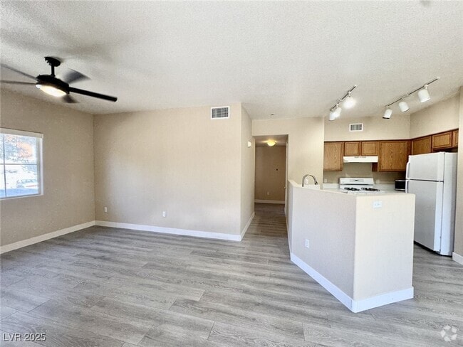 Building Photo - 9303 Gilcrease Ave Unit 1181 Rental