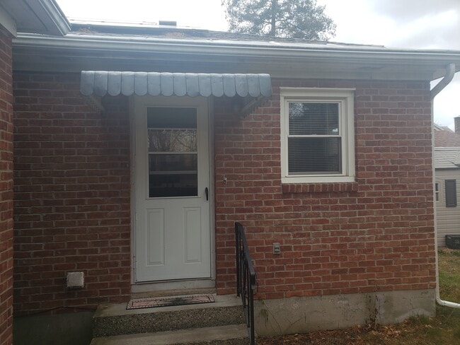 Building Photo - 19 Maplewood Ave Unit B