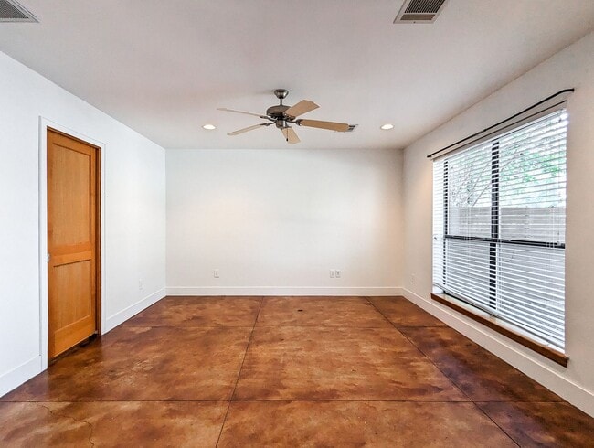 Photo - 444 Oxford St