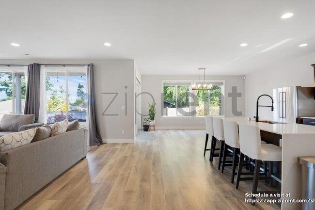 Photo - 3422 S 164th St