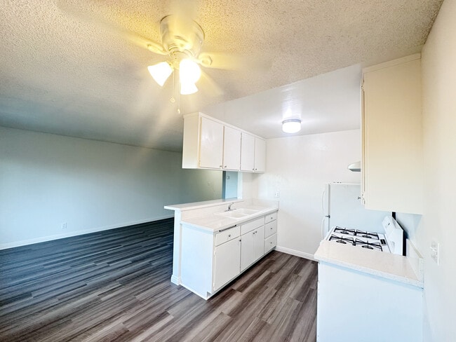 Building Photo - Vanderbilt West