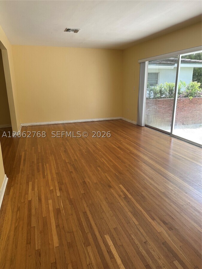 Photo - 5340 Orduna Dr