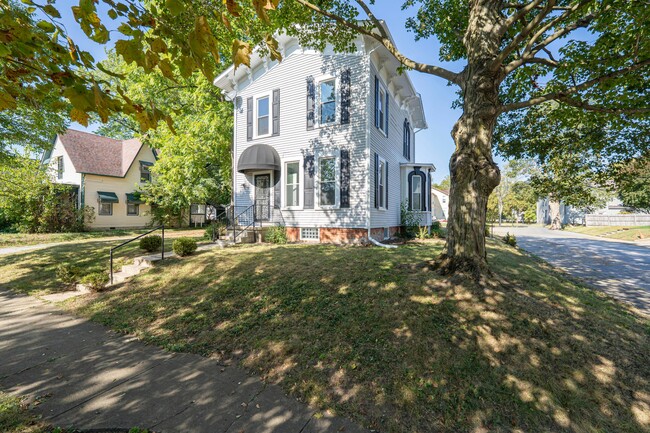 Photo - 150 N Oak St