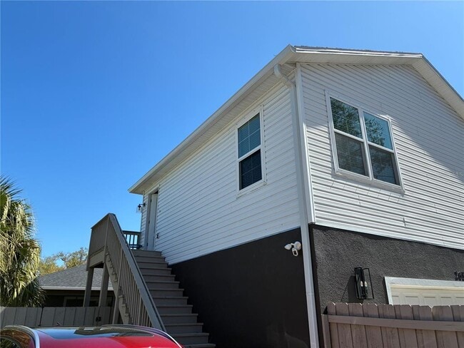 Building Photo - 2651 Bayside Dr S