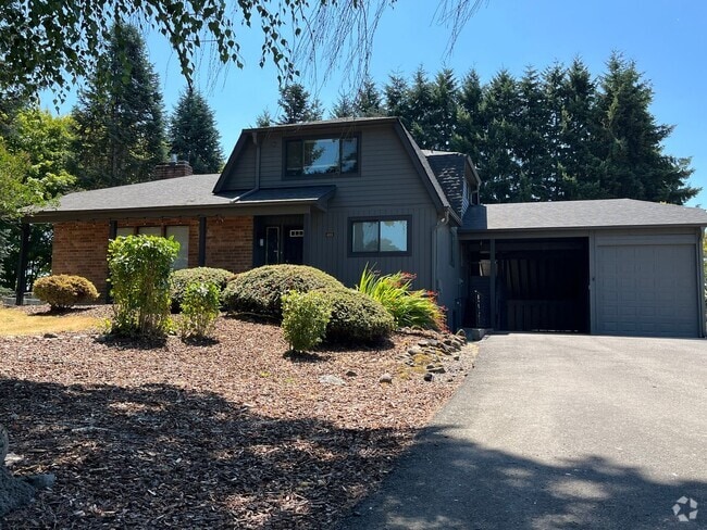 Building Photo - Felida Park- 4 Bedrooms on 1.5 Acres Rental