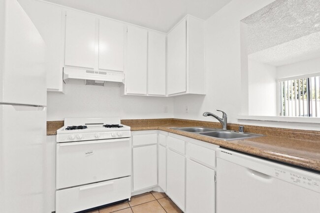 Photo - 3685 Watseka Ave Unidad 105