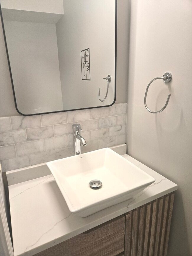 Photo - 360 W Inverrary Ln