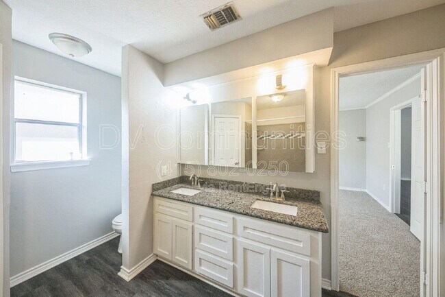 Photo - 9830 Cherokee St