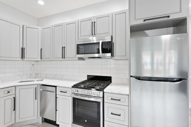 Photo - 1057 W Glenlake Ave Unit 2