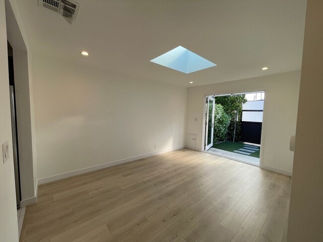 Photo - 2032 Ocean Park Blvd Unit 2032