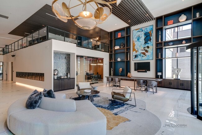 Photo - 750 Hawthorn Row