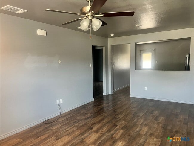 2814 Leroy Cir