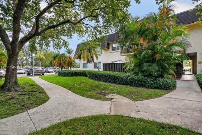 Building Photo - 13707 SW 91st Ct Unit Apt G