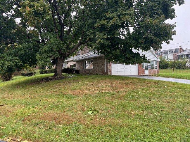 Photo - Stunning 3-bedroom, 3-bathroom single family home