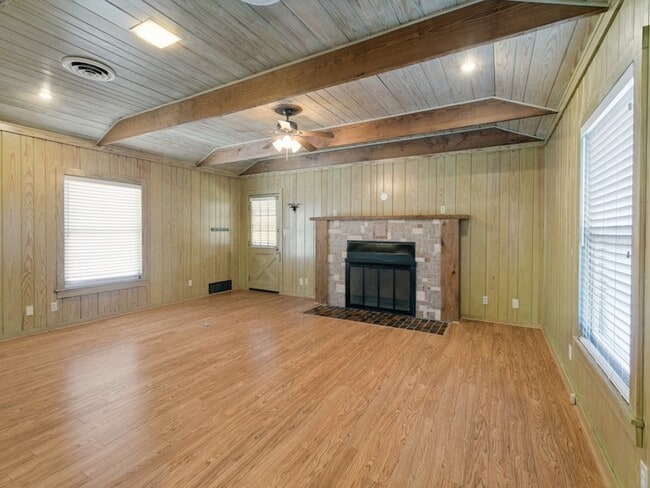 Photo - 837 Northwood Rd