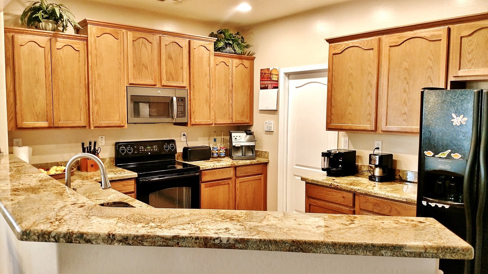 Open concept kitchen - 6700 W Jomax Rd