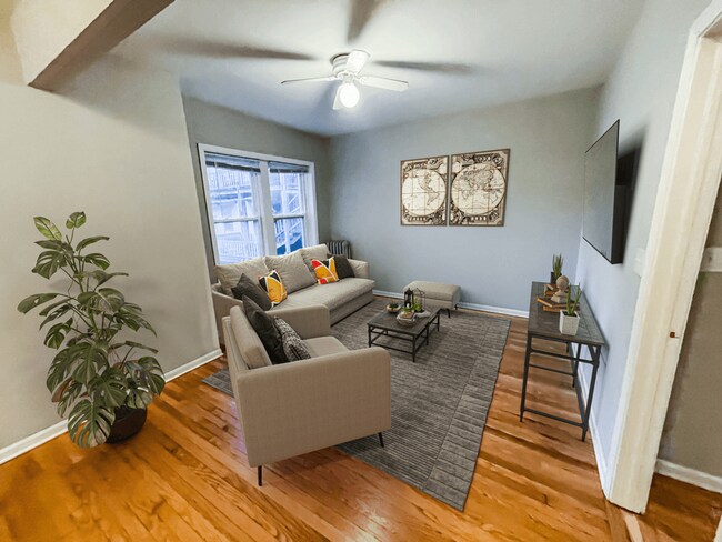 Photo - 722 W Barry Ave