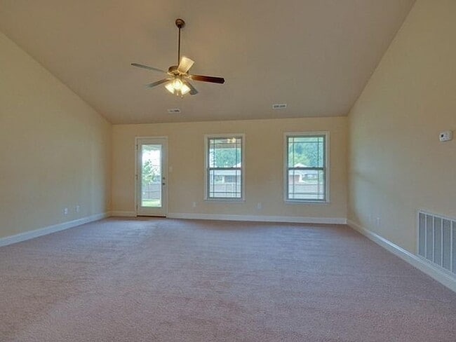 207 Healey Dr