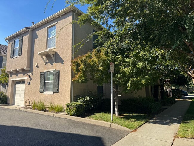 211 Chambord Way