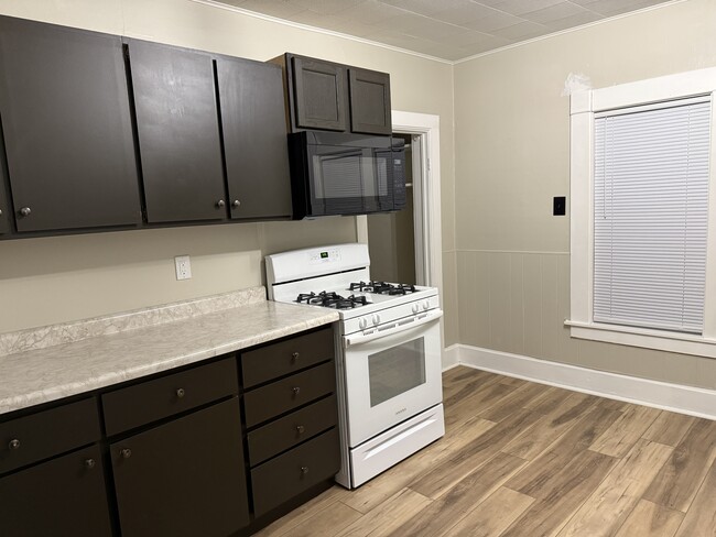 New Microwave with Recirc Fan/Vent - 377 Ellis St Unit 377 Duplex Upper