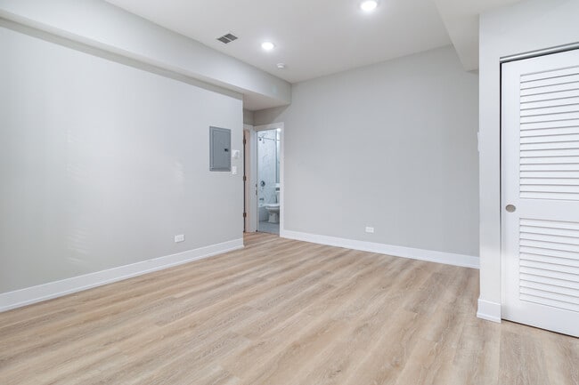 437 W Belden Ave Unit 3