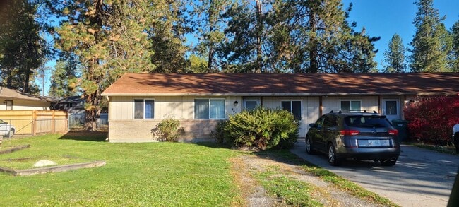 Building Photo - 901-903 E Timber Ln Unit 901 E Timber Lane