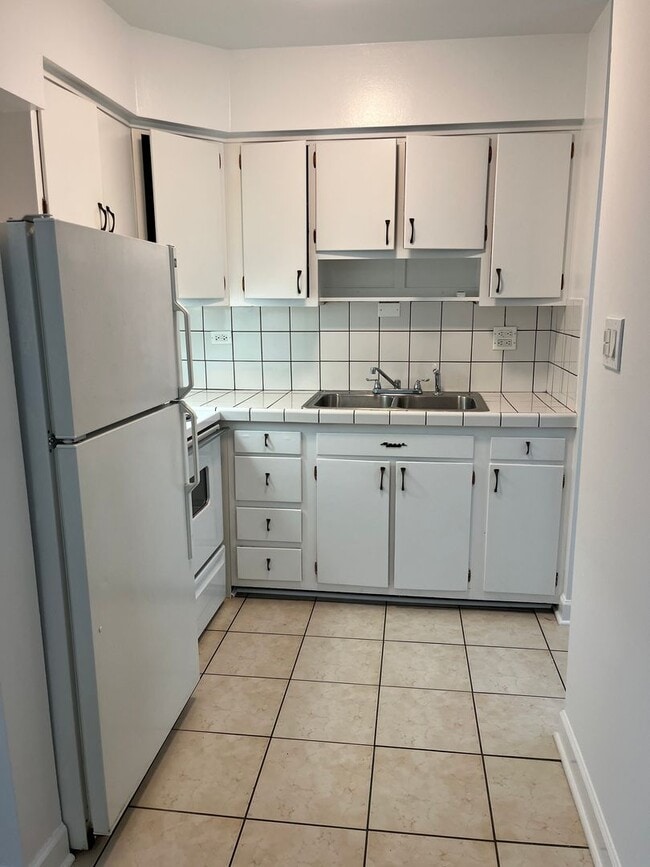 Photo - Elmhurst One Bedroom Apartment ~ Parking Included ~ Cats Welcome Unit 150-02A
