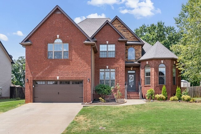 Pet Friendly Four Bedroom with Bonus! - Pet Friendly Four Bedroom with Bonus! House