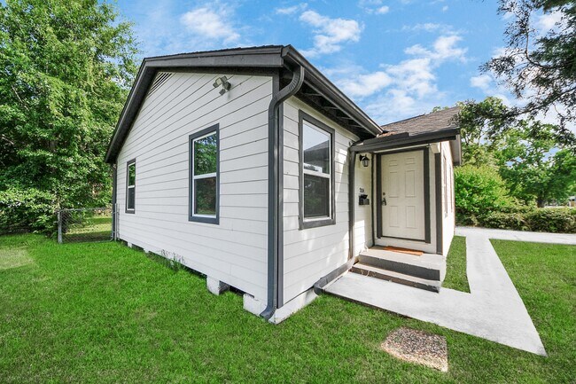 Photo - 7004 Conley St