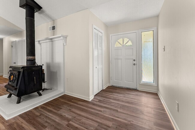 Photo - 4008 Hitchcock Dr House