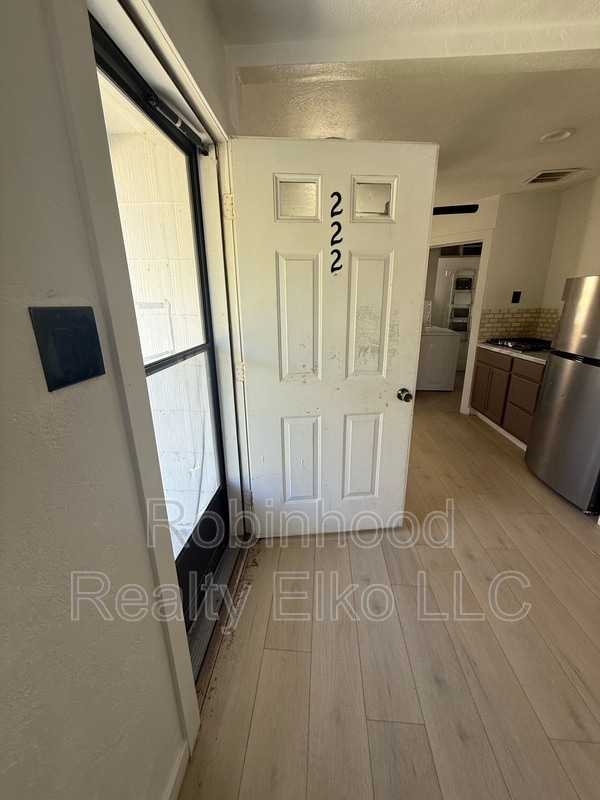 Photo - 222 W Cedar St