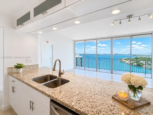 Building Photo - 7601 E Treasure Dr Unit PH216
