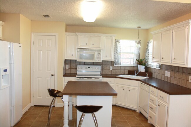 Photo - Beautiful 3/2/2 in Frenship ISD!