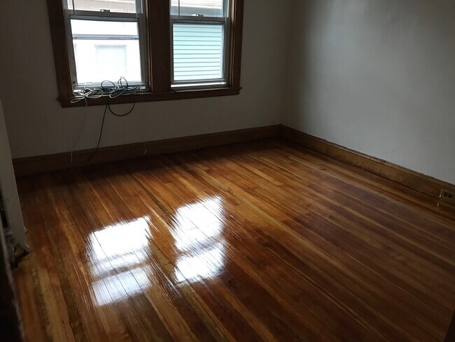 7 Greenleaf Ave Unit 1