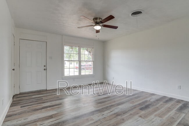 Photo - 1612 68th St