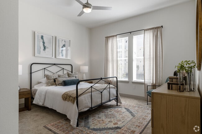 2BR, 2BA - 1,232SF