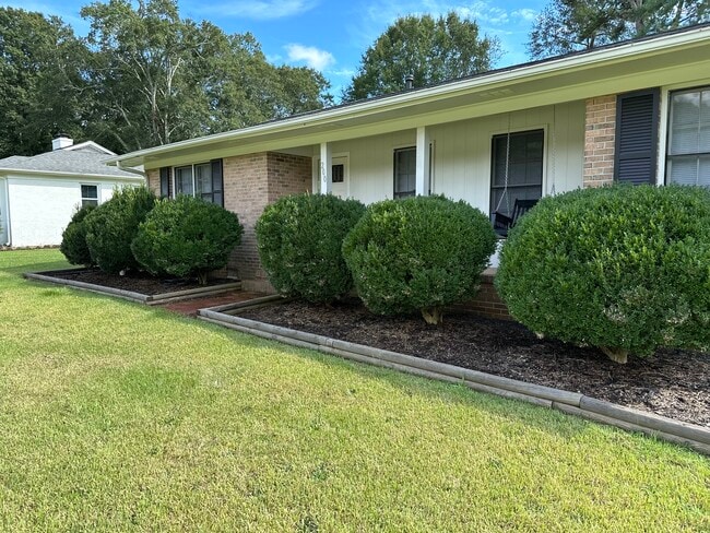 Photo - 200 Skyview Dr