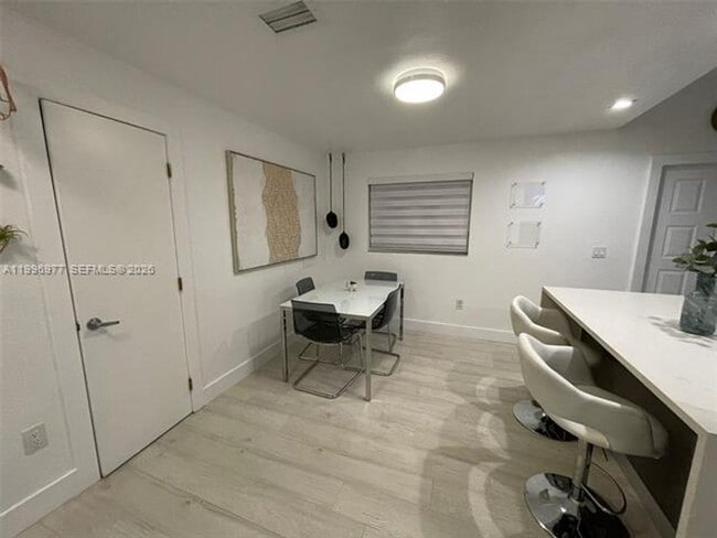 Photo - 325 NW 19th Ln Unidad 325 NW 19th Ln # 30