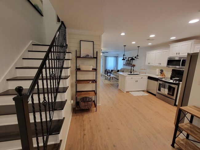 188 Villa Pt Unit E