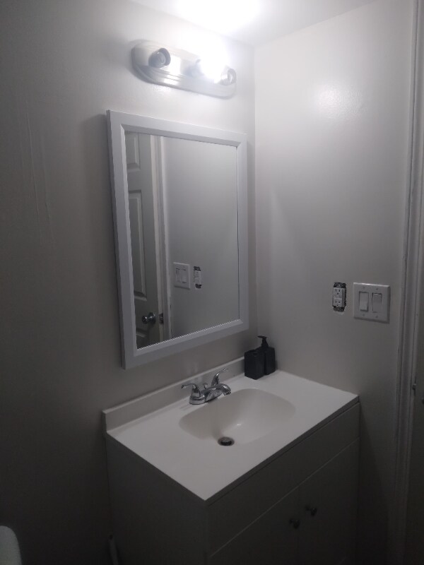 2541 Myrtle Ave Unit b